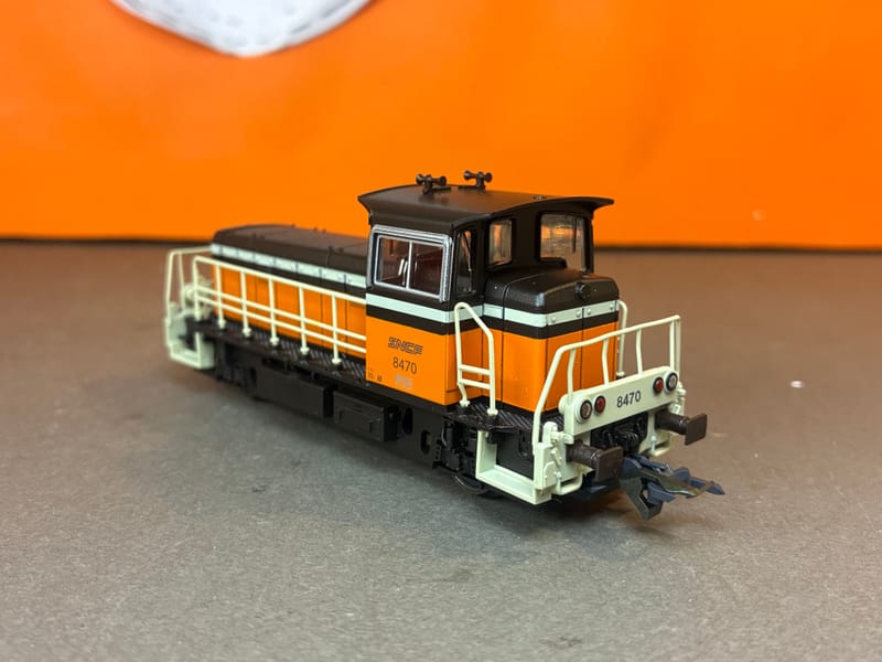 Roco 43577 HO - locotracteur Y8000 Arzens orange Y 8470 logo nouille