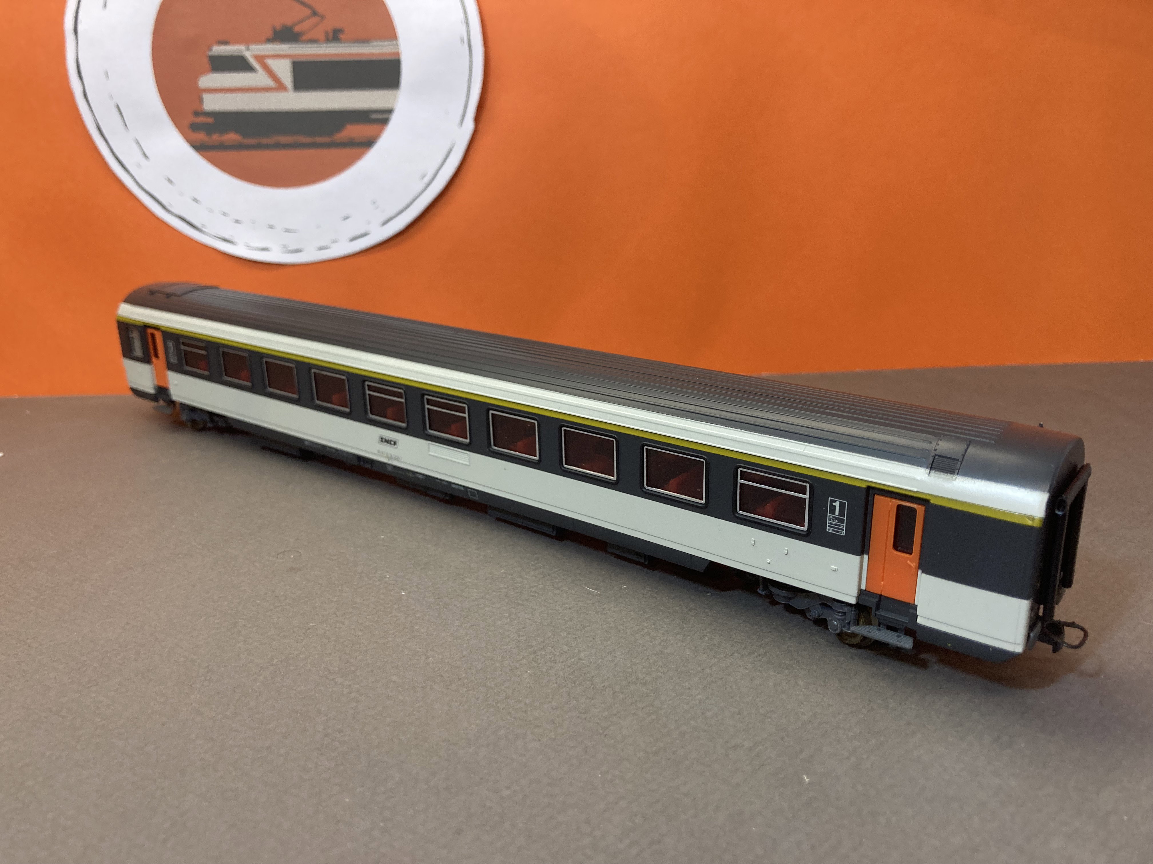 Wagon SNCF Grandes Lignes EUROFIMA 2e Classe - Marque LIMA - Échelle HO 1/87 - N°1 - Occasion