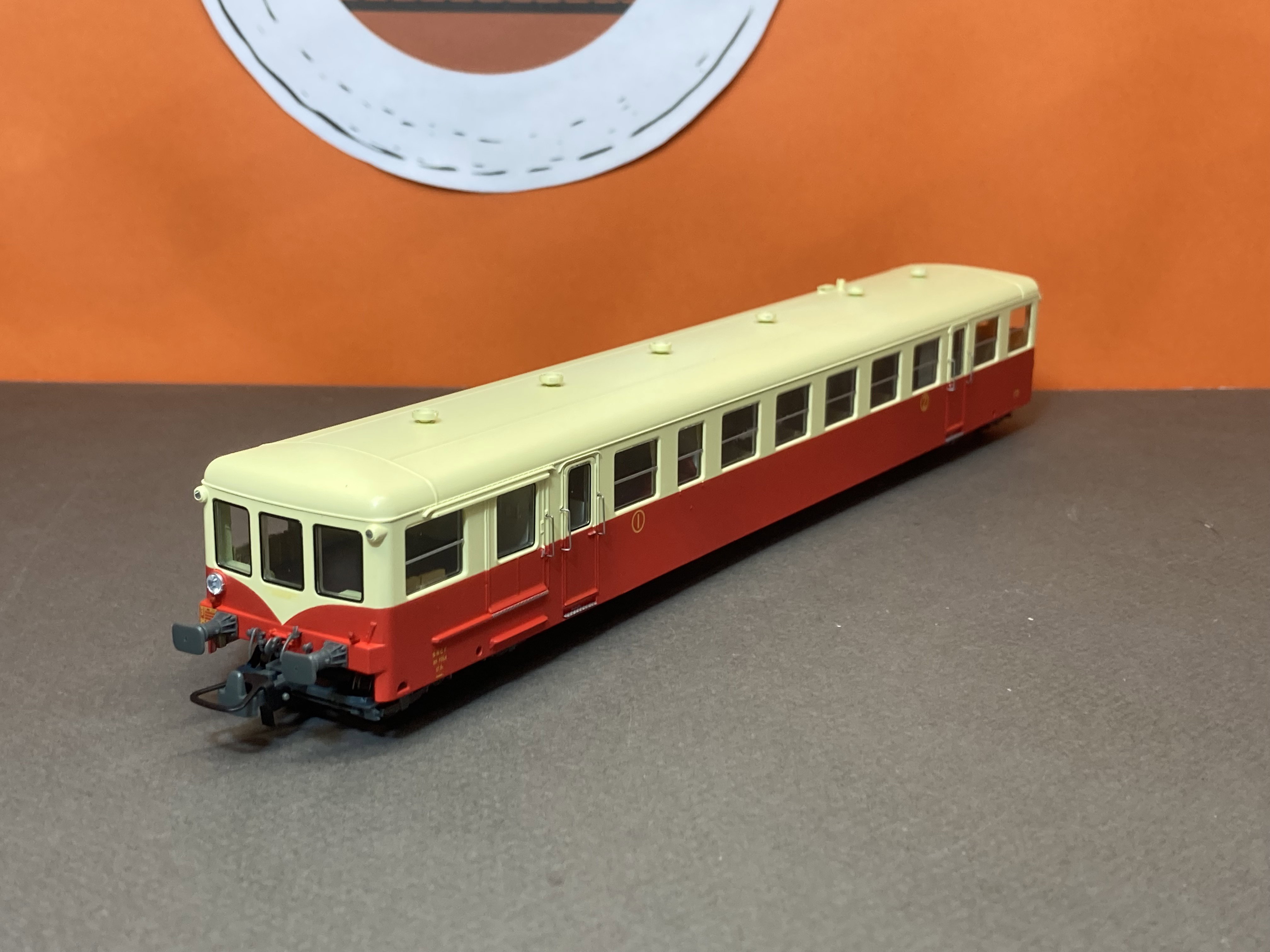 Remorque D'autorail XR-7354 Ree Modeles – HO 1/87, époque III, SNCF Rouge-crème