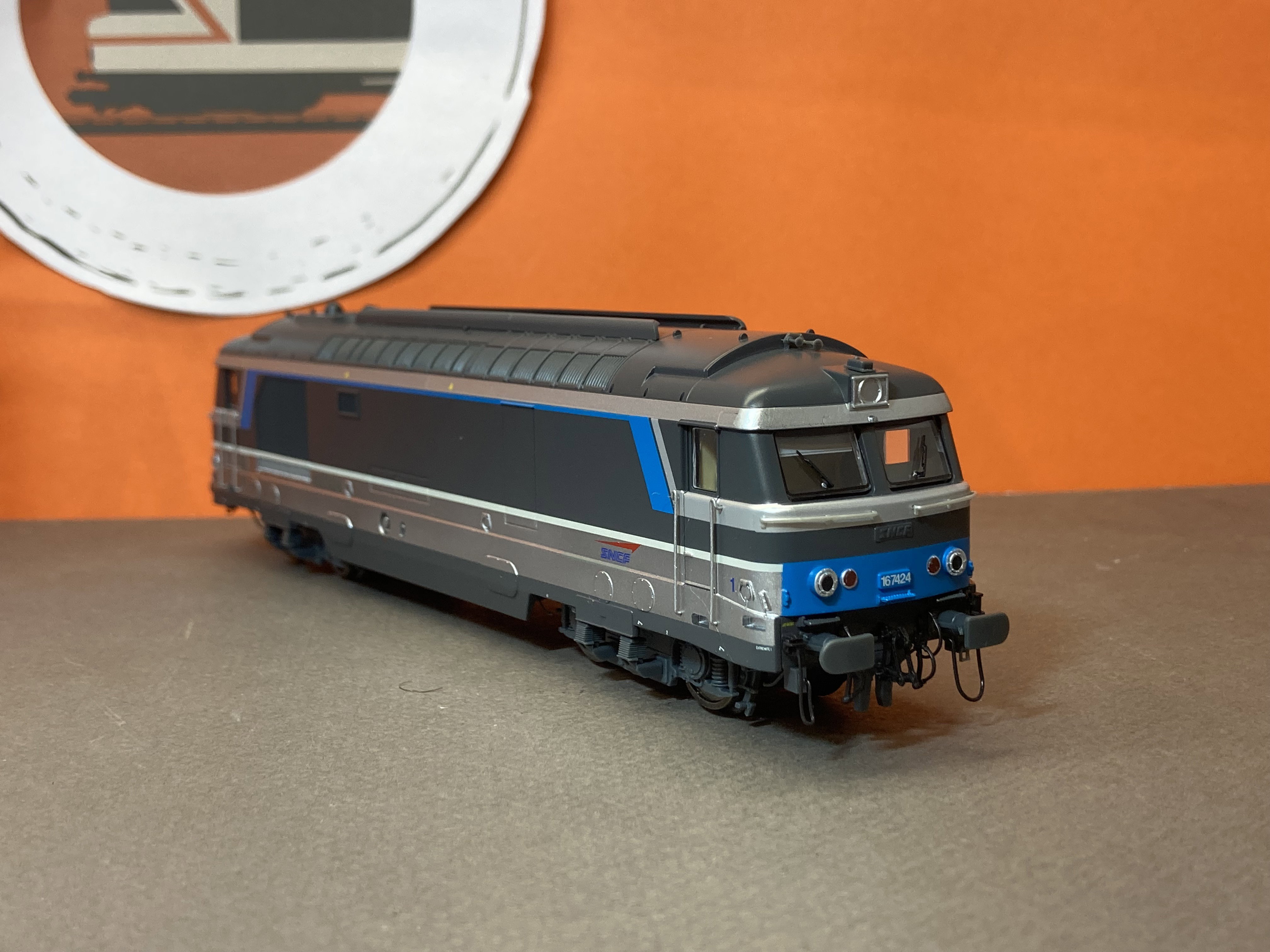 Locomotive Diesel Jouef HJ2447 BB167424 SNCF Multiservice - échelle HO (1:87) NEUVE