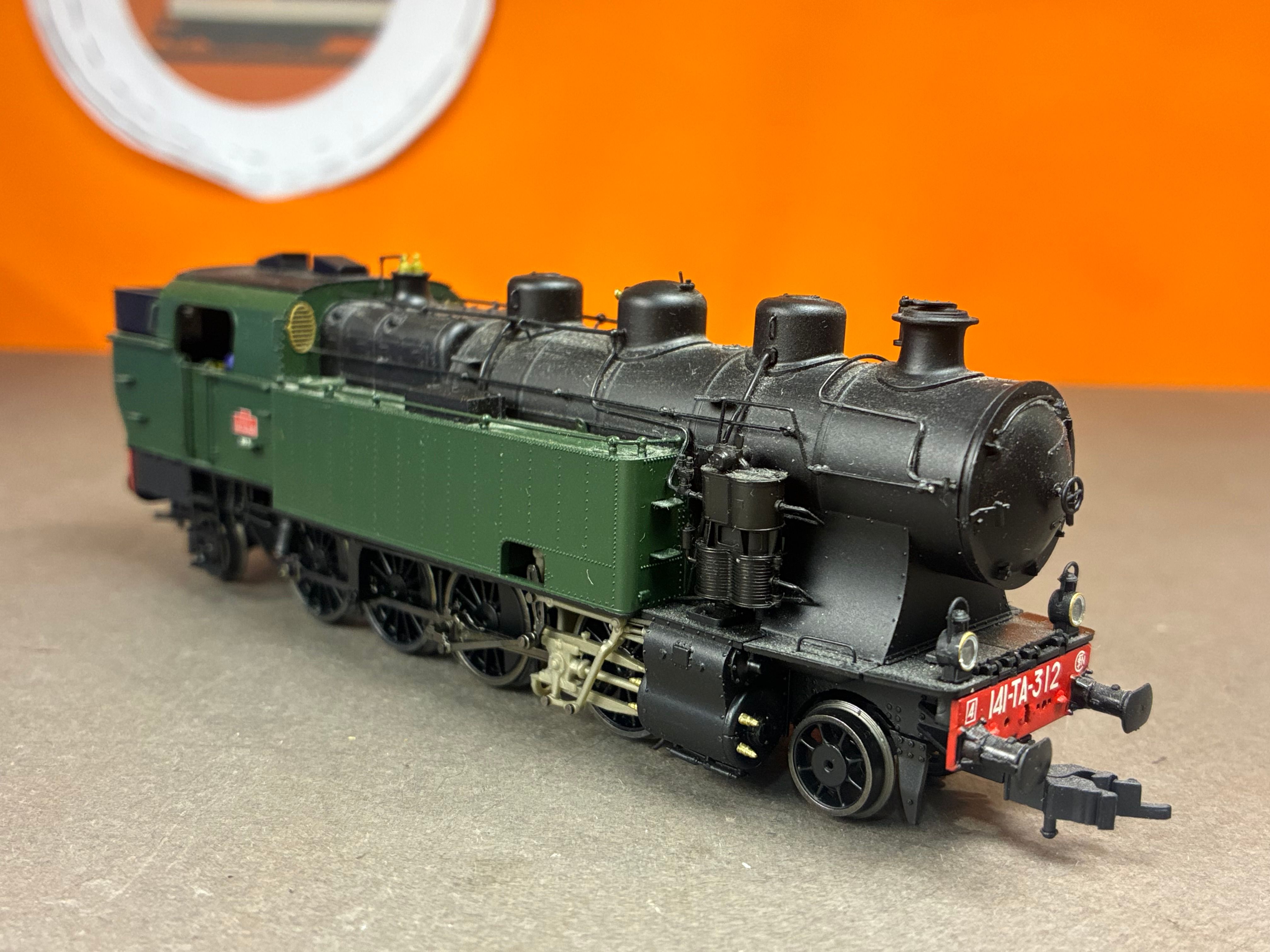 Hornby-Jouef: steam locomotive Mikado 2-8-2 R SNCF