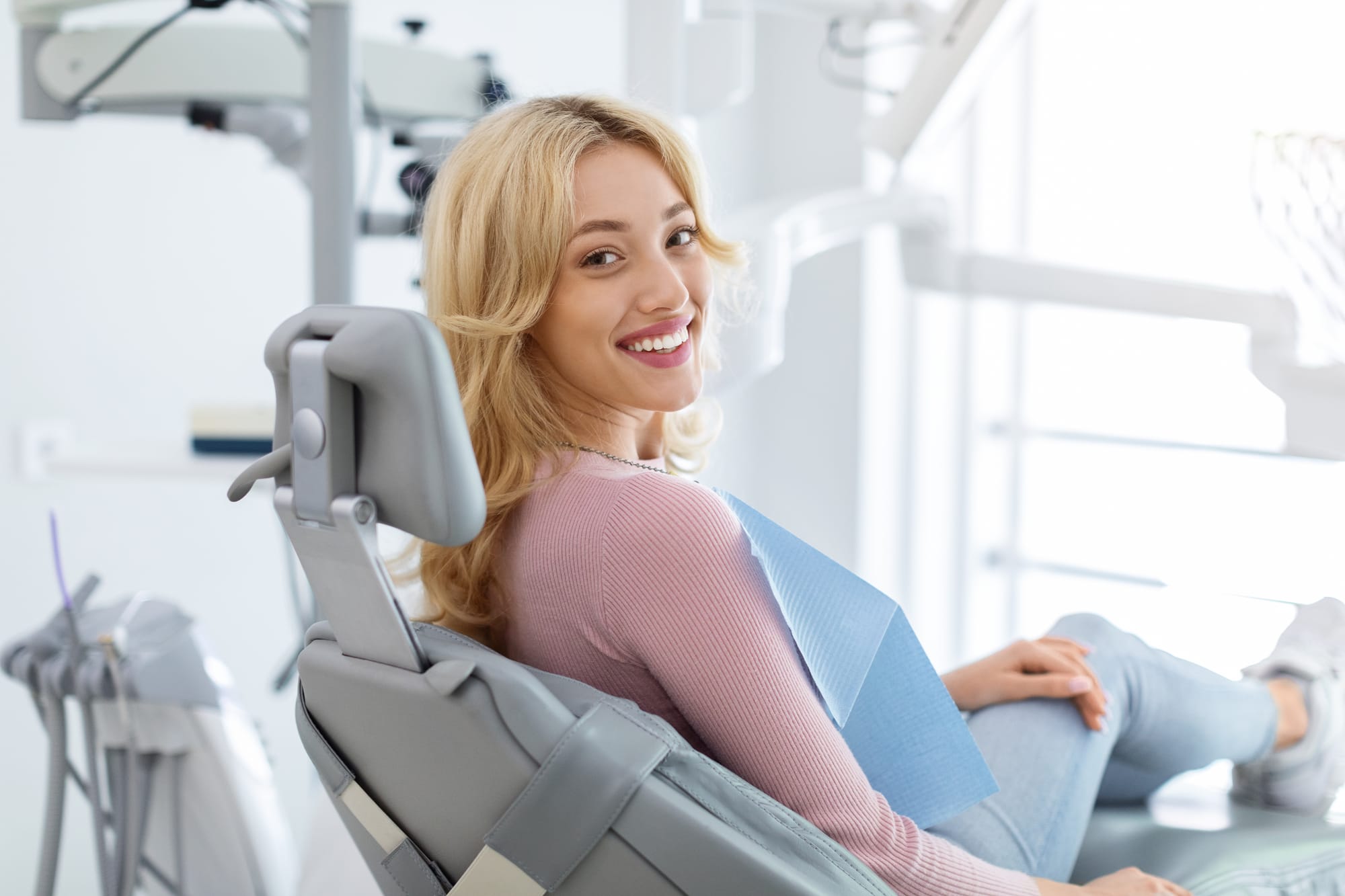 Les Services Dentaires Spécifiques Offerts par les Dentistes Français à Dubaï