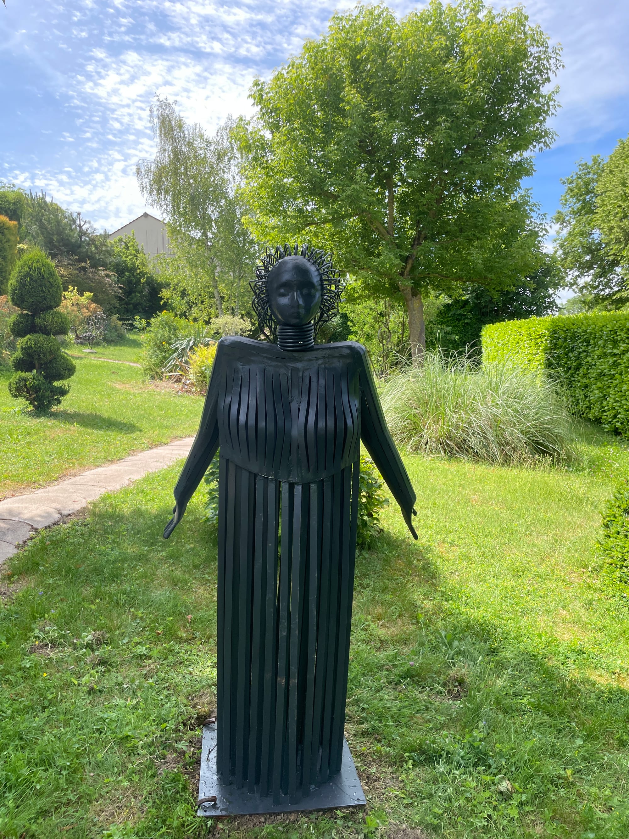 Jeune fille dans le vent