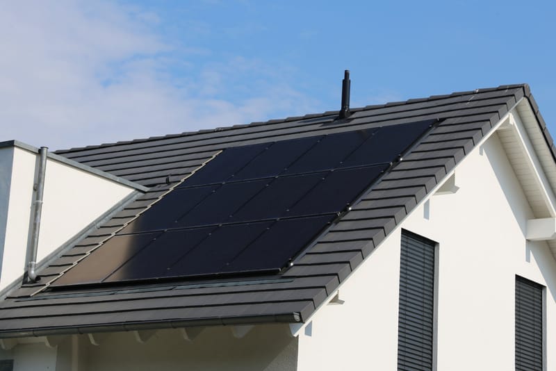 Solar-Angebote für schlüsselfertige Solaranlagen mit 22x 450-475 Watt Aiko Modulen und 10 kWh Speicher ab 12.999,- €