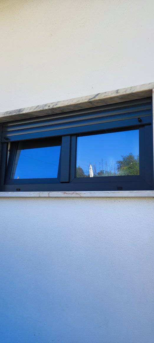 Instalação de caixilharia pvc e aluminio