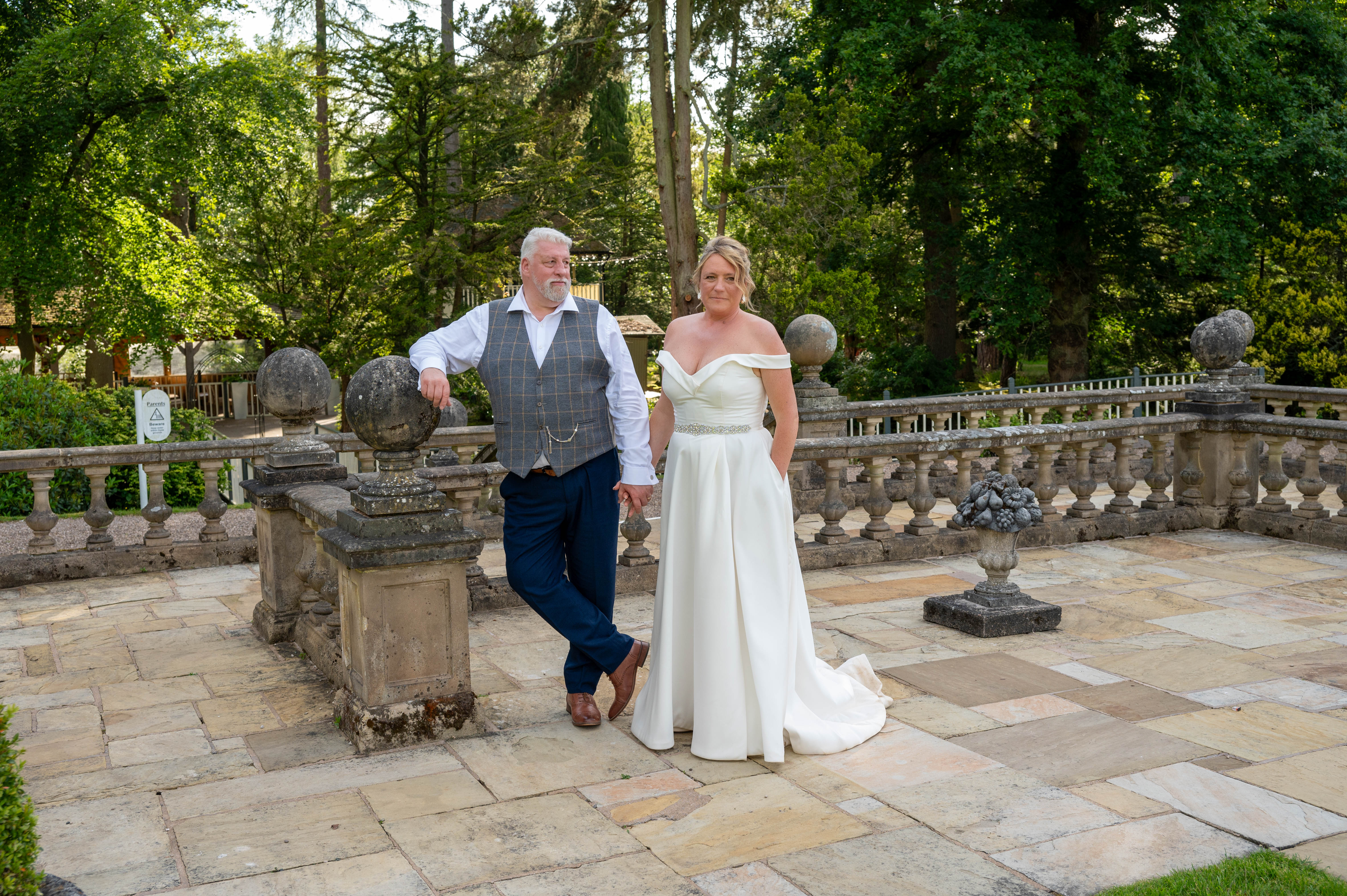 relaxed wedding day photo