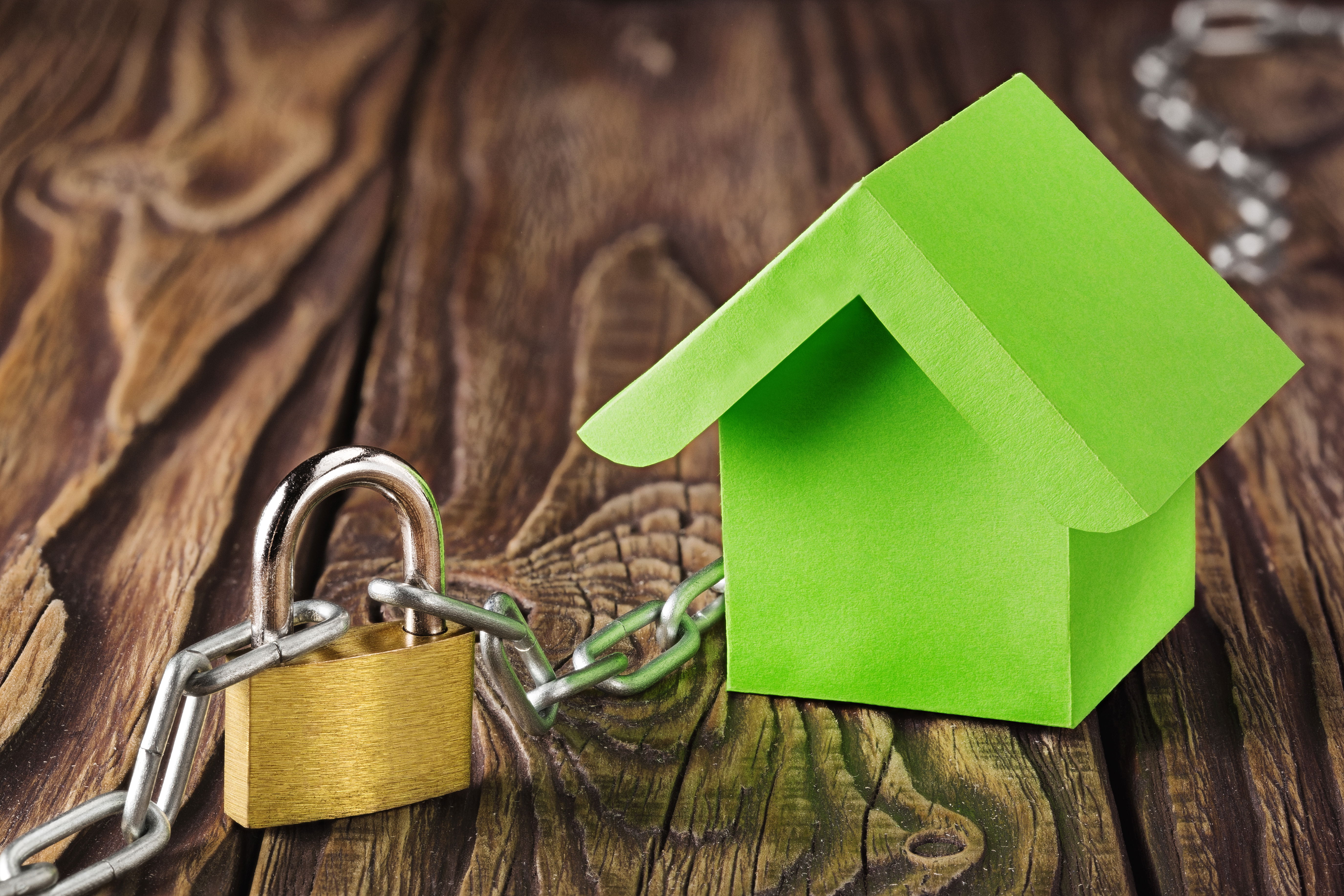 calm closing banner – secure home, green tone