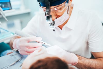 When to Seek an Endodontist for Tooth Pain in Dubai