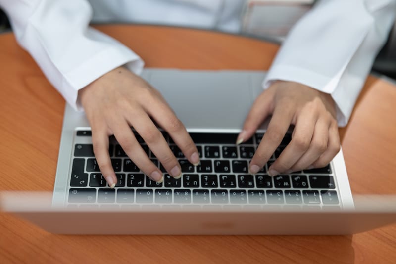 أفضل المواقع لتعلم سرعة الكتابة على الكيبورد باللغة العربية