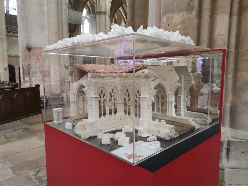 MAQUETTE CLOITRE GOTHIQUE DIM 0.80CM / 0.80 CM / 0.60 H