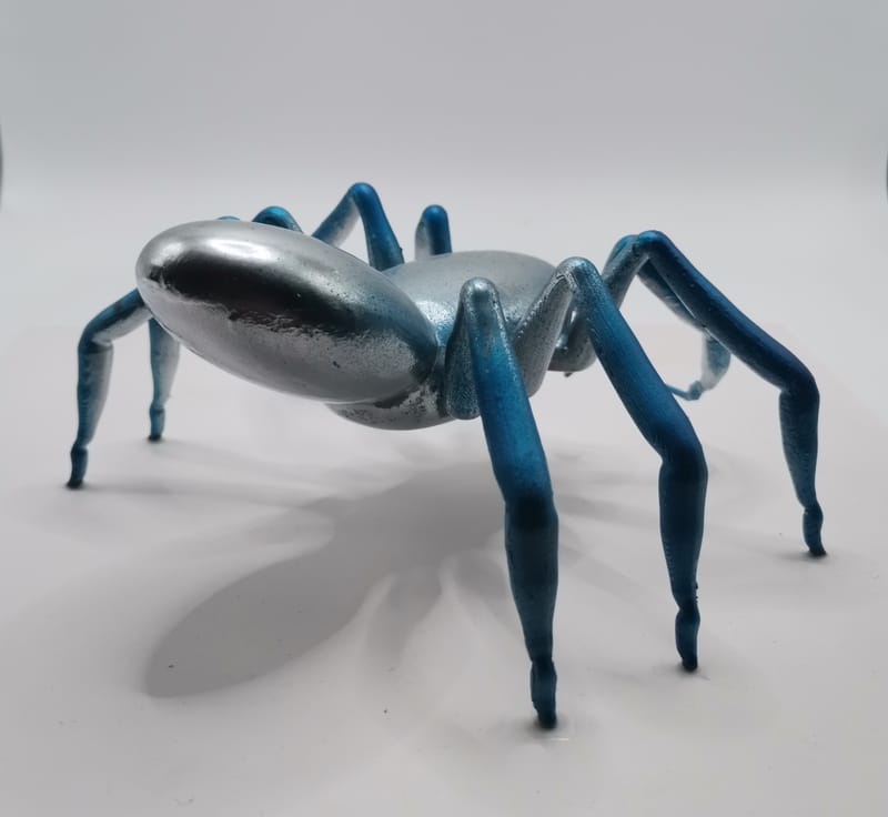 ARAIGNEE RESINE COULEURS INOX PATTES BLEU