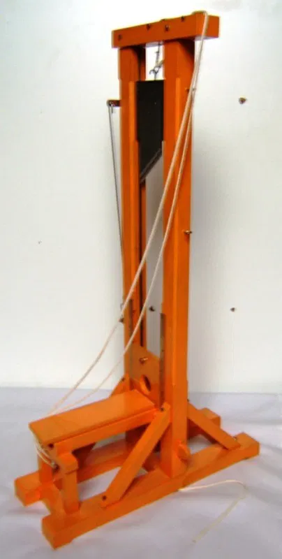 TIK brand derivative product disposable 2-blade guillotine 2011