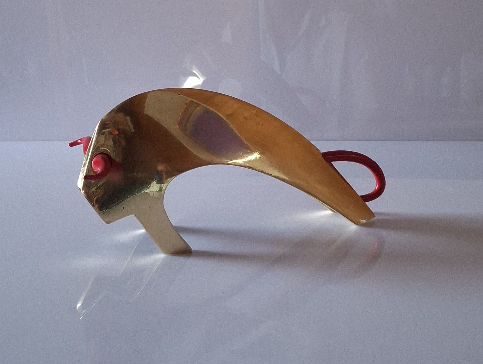 TAUREAU BRONZE CORNES ROUGE 2026