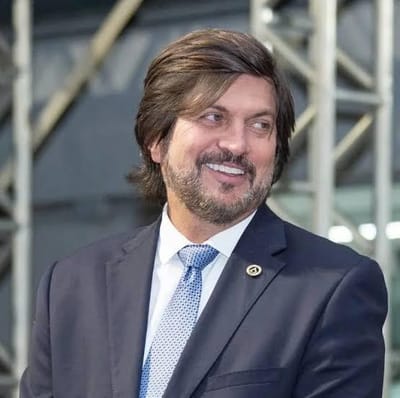 CLÁUDIO ABRANTES: UM DEFENSOR DA CULTURA QUE TRANSFORMA BRASÍLIA EM UM MARCO DE INCLUSÃO E INOVAÇÃO CULTURAL