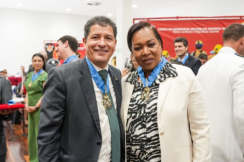 DOUTORA JANE RECEBE MEDALHA MÉRITO INTEGRAÇÃO DA SEGURANÇA PÚBLICA DO DF