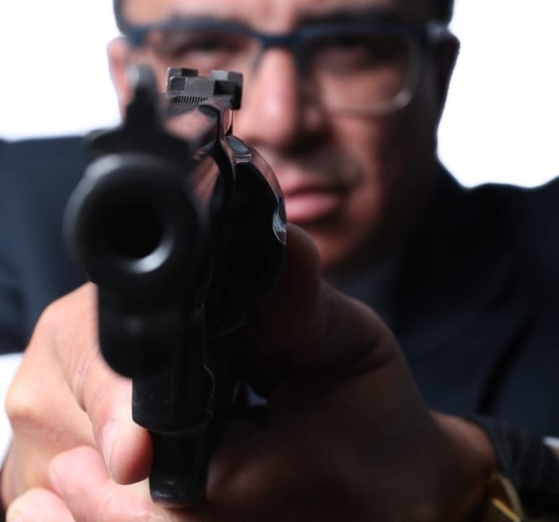 O DELEGADO FERNANDO FERNANDES ALERTA SOBRE OS PERIGOS DOS RELACIONAMENTOS VIRTUAIS E DO ESTELIONATO EMOCIONAL.