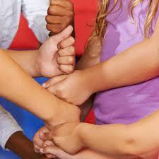 Accompagner les jeunes enfants par le toucher dans le lien ( 3 - 4 ans )