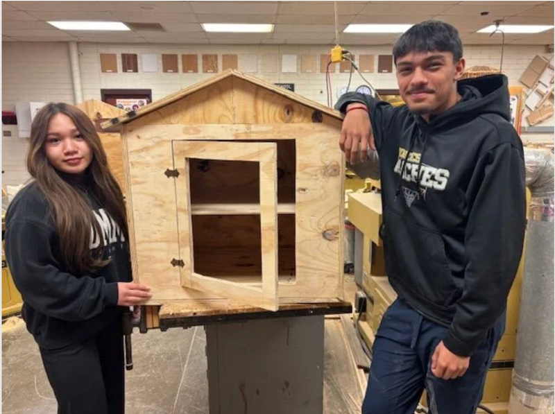 Nogales High School students building community libraries.