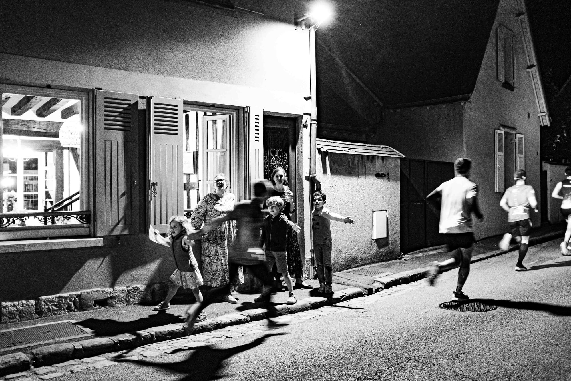 Quelqu'un, quelque part...