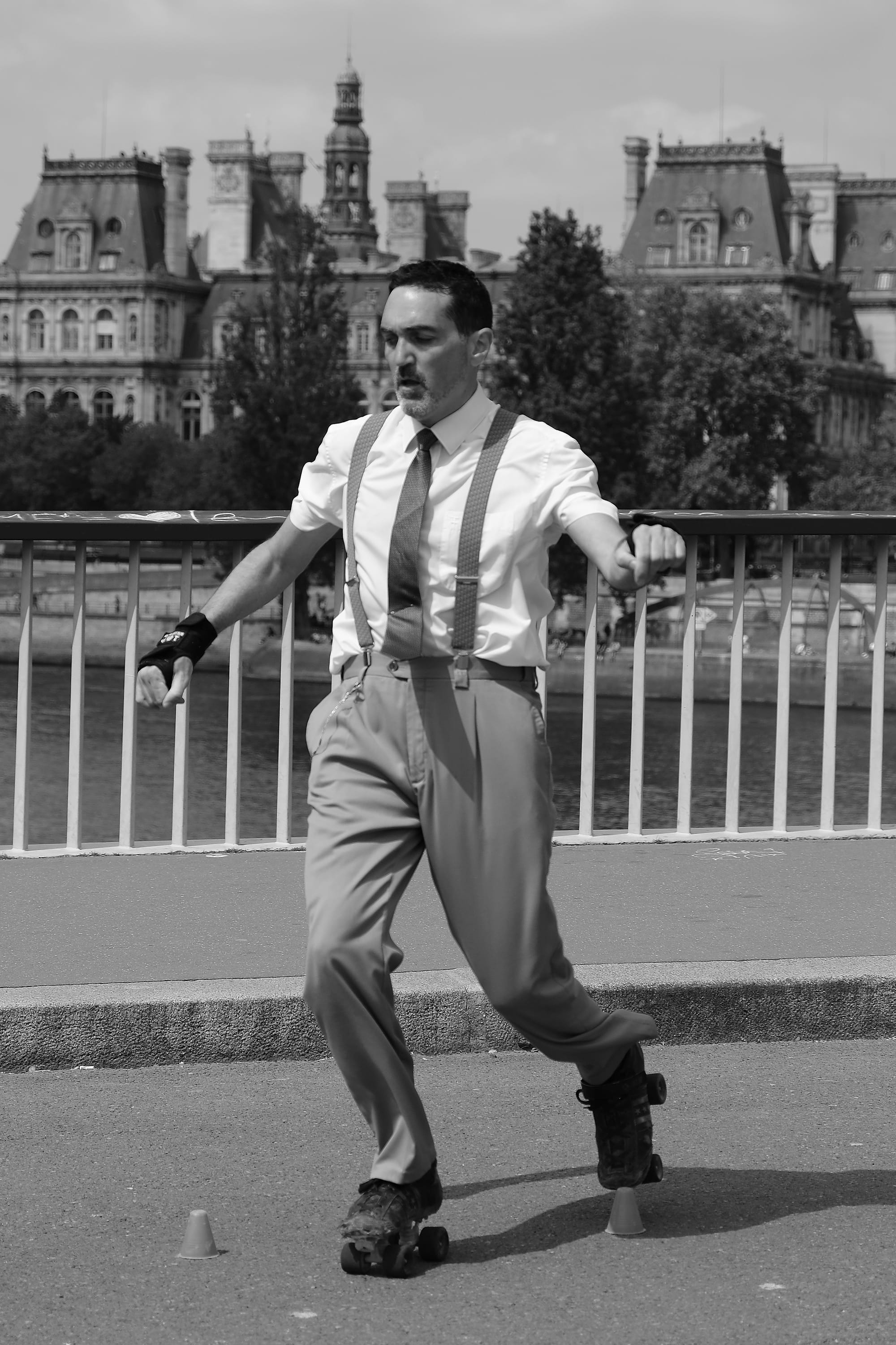 Quelqu'un, quelque part...