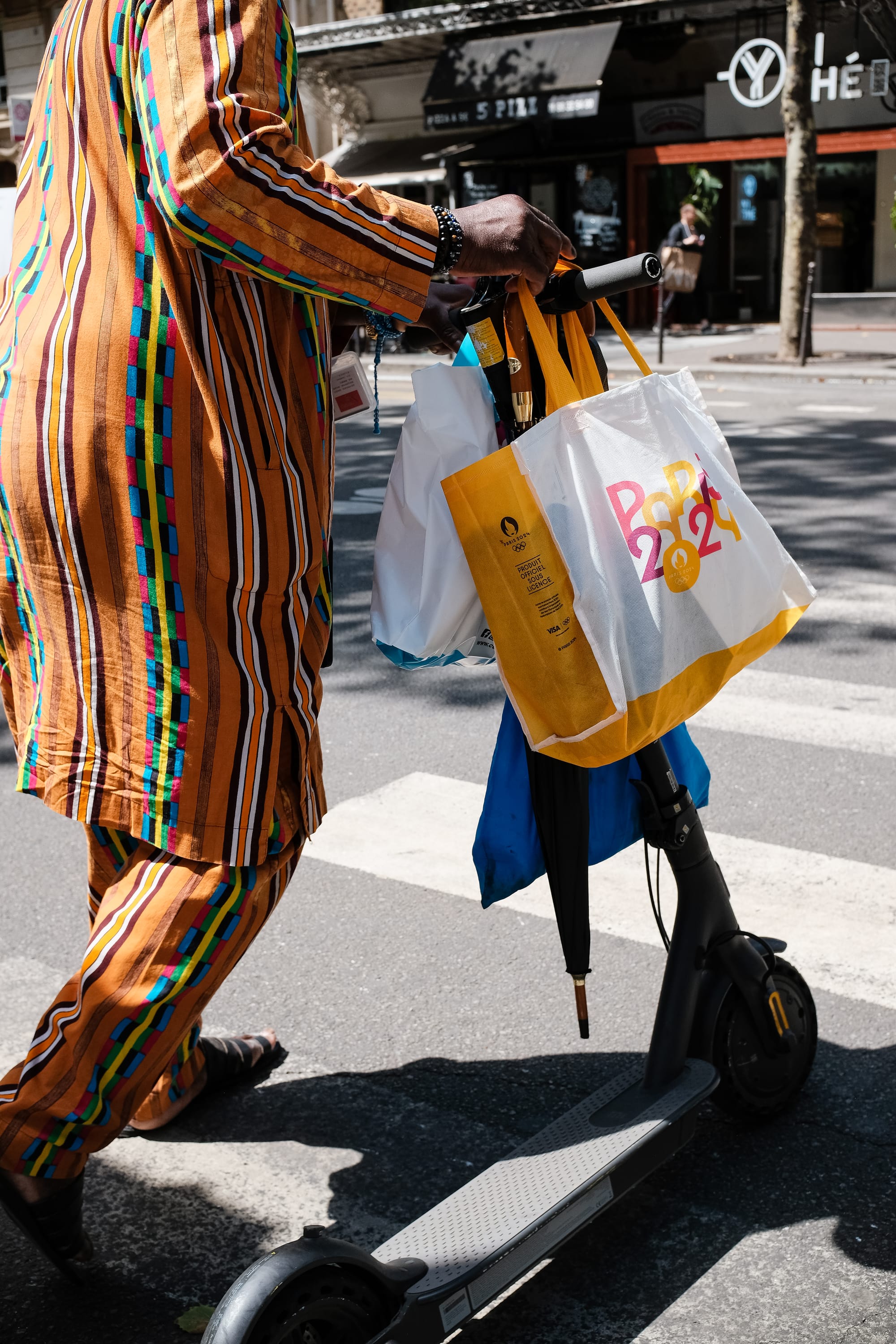 Quelqu'un, quelque part...