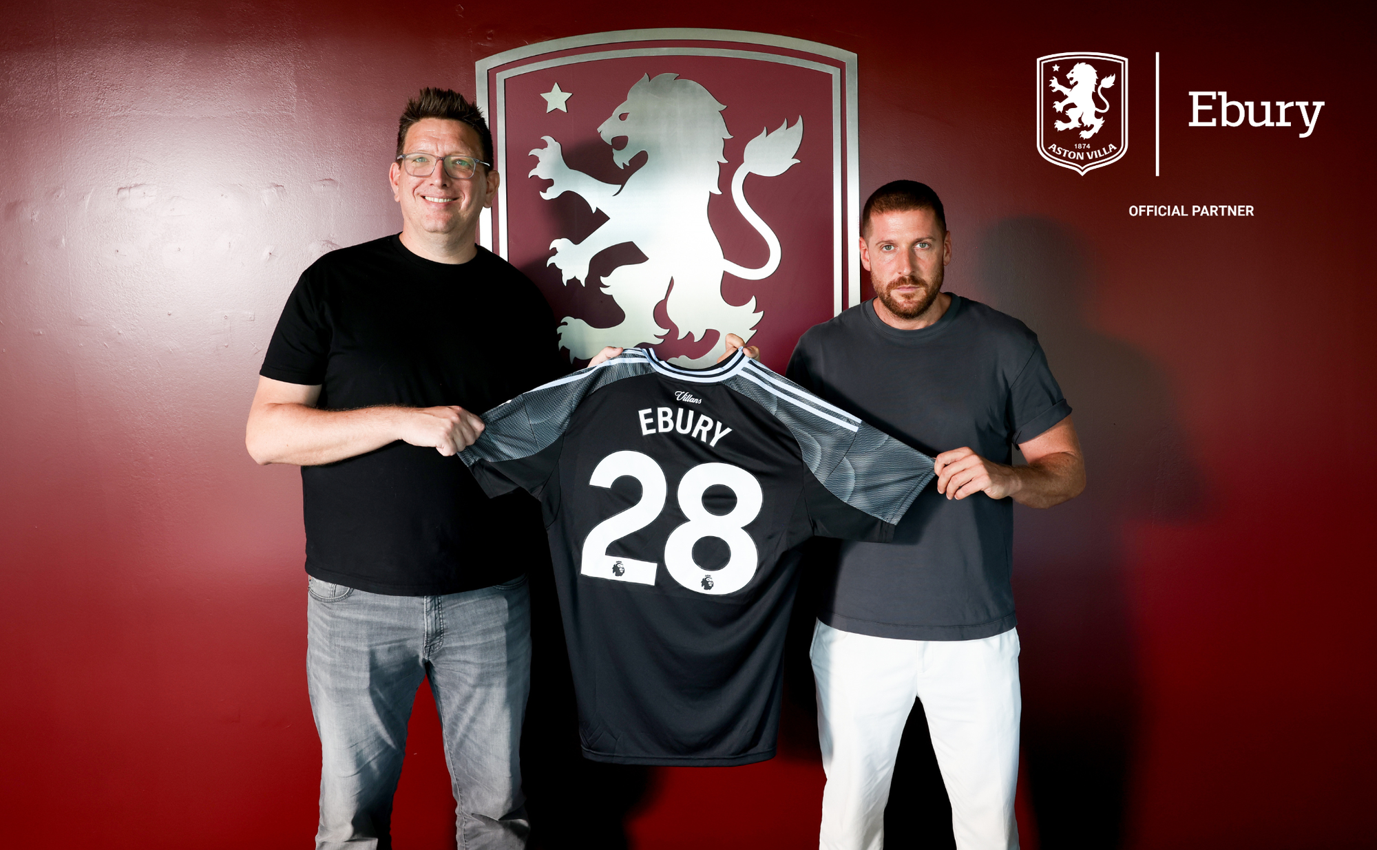 Ebury ficha al Aston Villa