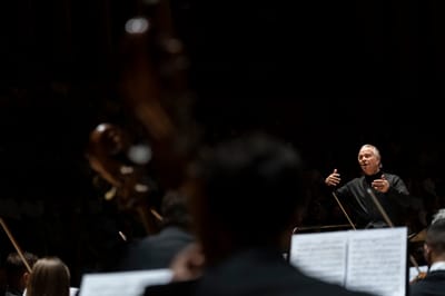 Mark Elder estrena con La Trágica de Mahler el ciclo sinfónico de Les Arts