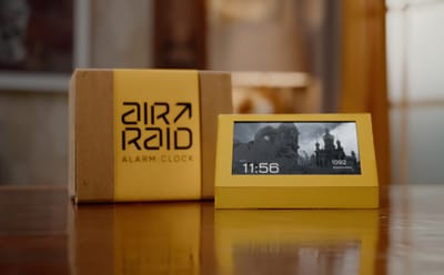 Razom diseña un Reloj Despertador de Alarma Aérea