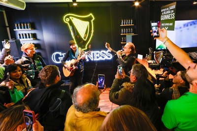 Concierto sorpresa tributo a U2 en Guinness House