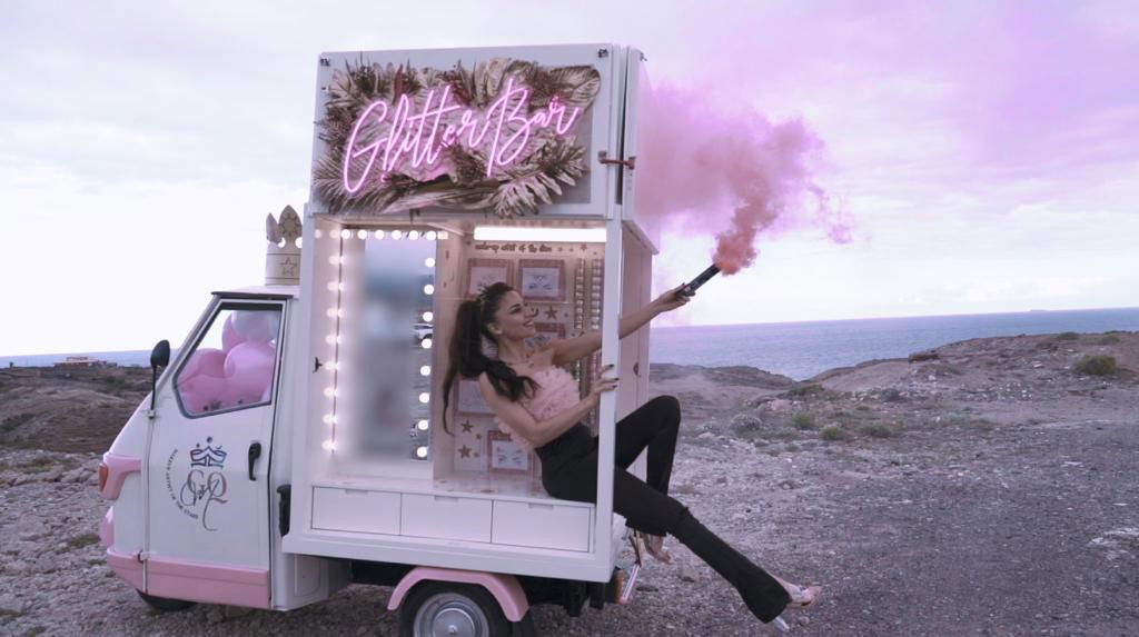 Meedea Bozdoc abrió su negocio Glitter Truck con la financiación de MicroBank.