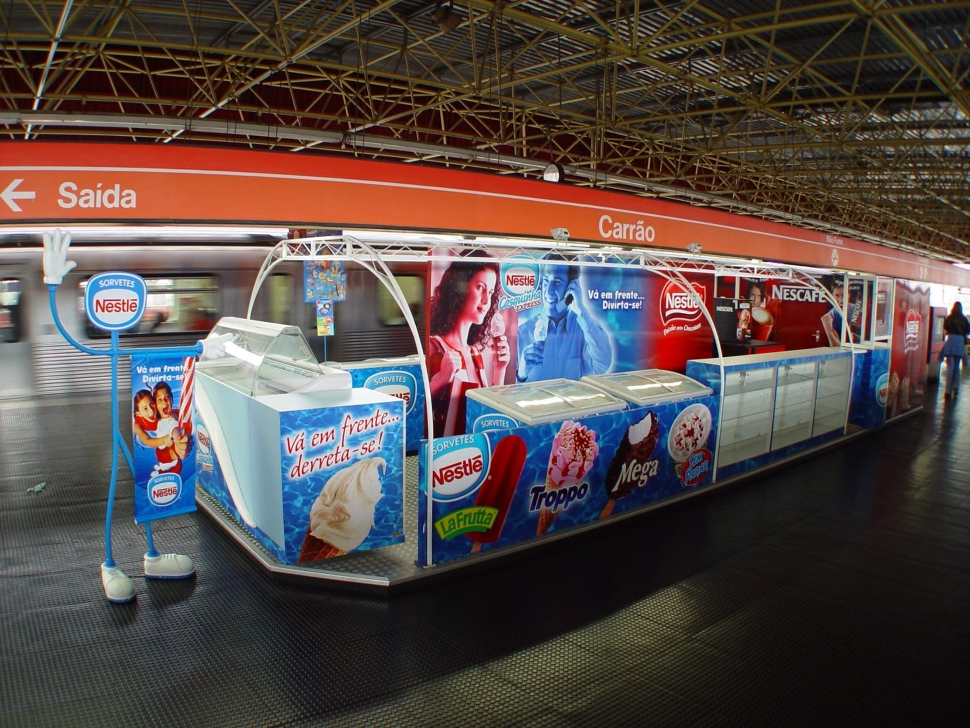 Nestlé - Quiosques de vendas estações do metrô - São Paulo