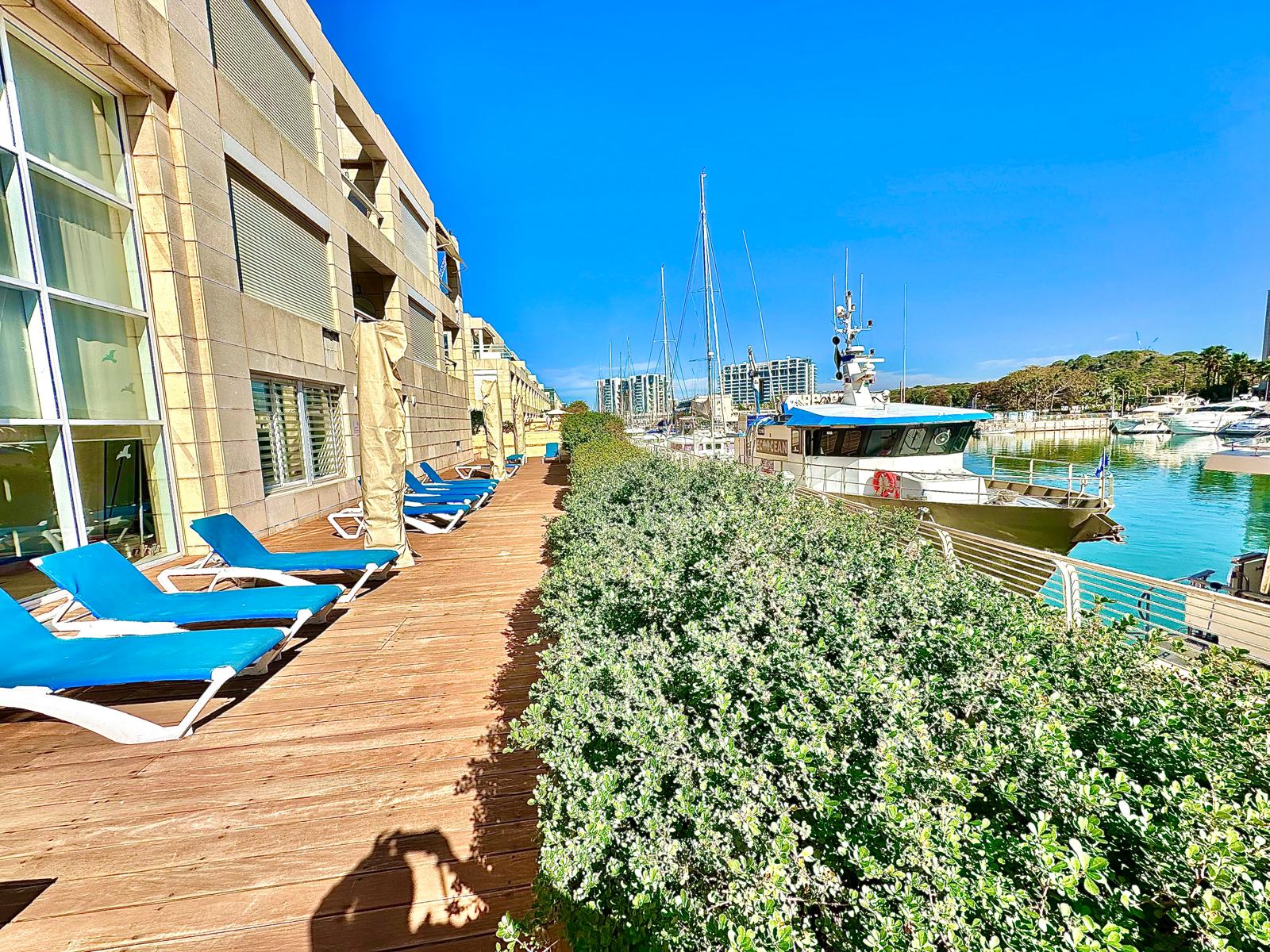 Marina Herzliya Apartment on the Sea