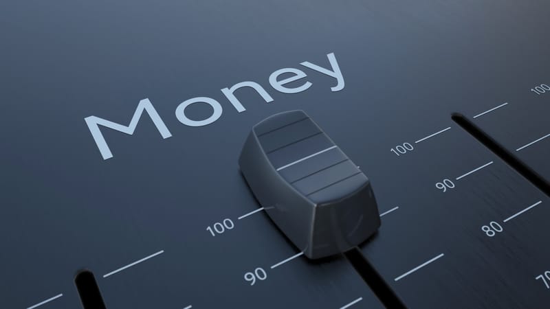 החזר השקעה (ROI) בפודקאסט: איך הופכים מאזינים ללקוחות משלמים?