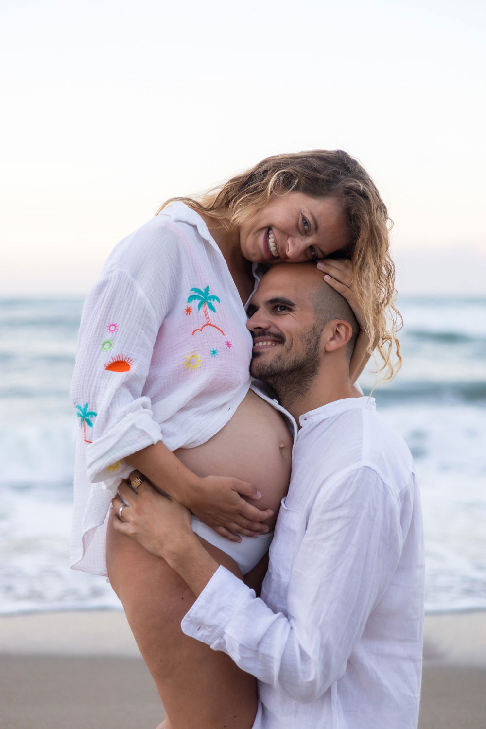 Beach Maternity Photoshoot in Rethymno, Crete – Pregnancy Portraits