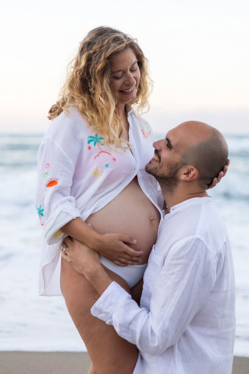 Beach Maternity Photoshoot in Rethymno, Crete – Pregnancy Portraits