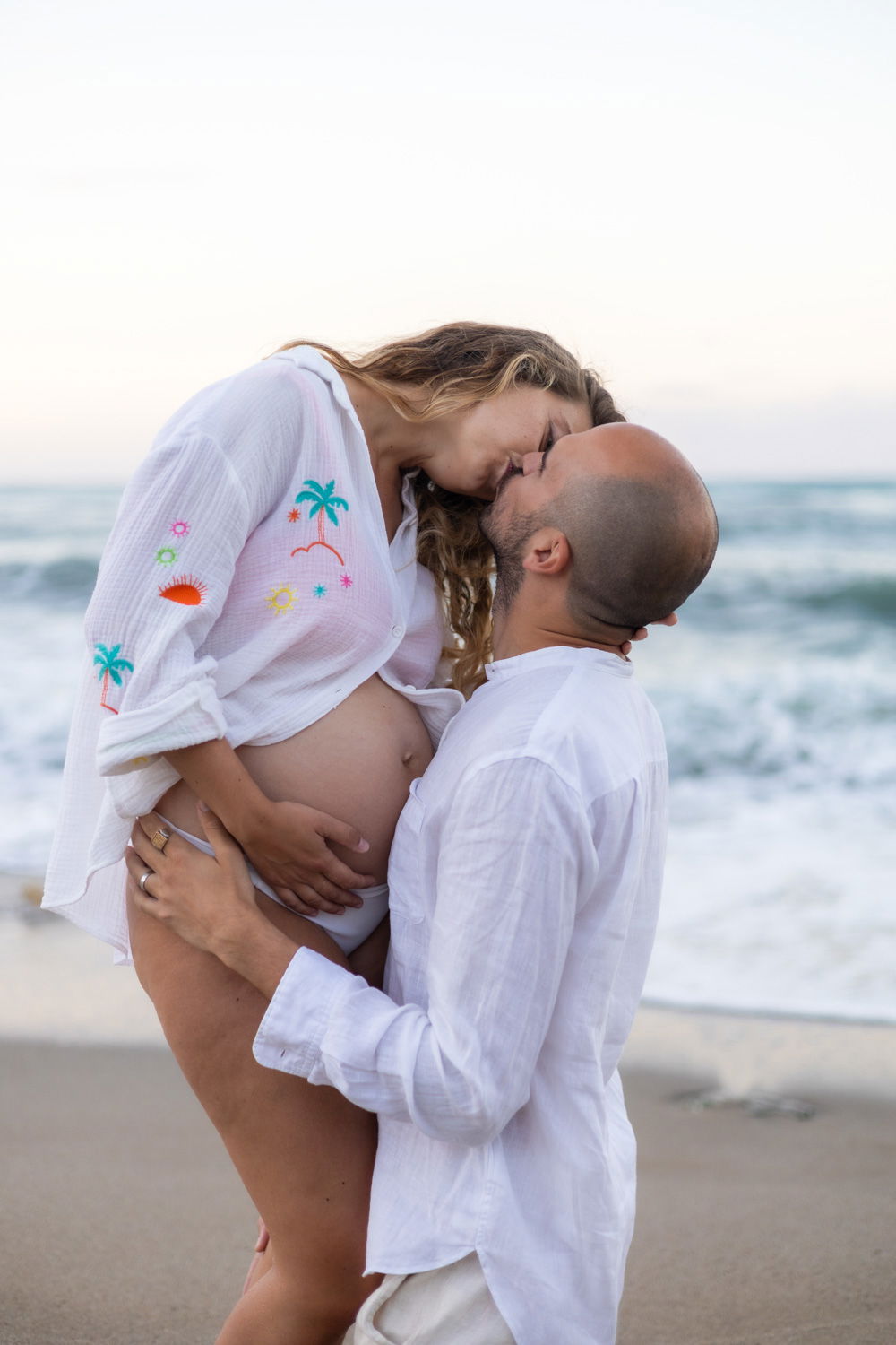 Beach Maternity Photoshoot in Rethymno, Crete – Pregnancy Portraits