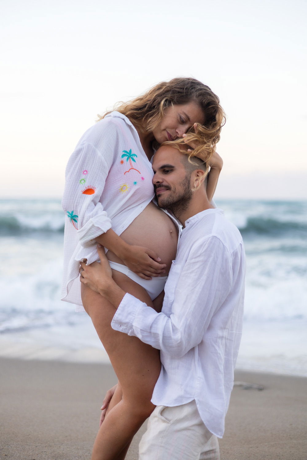 Beach Maternity Photoshoot in Rethymno, Crete – Pregnancy Portraits