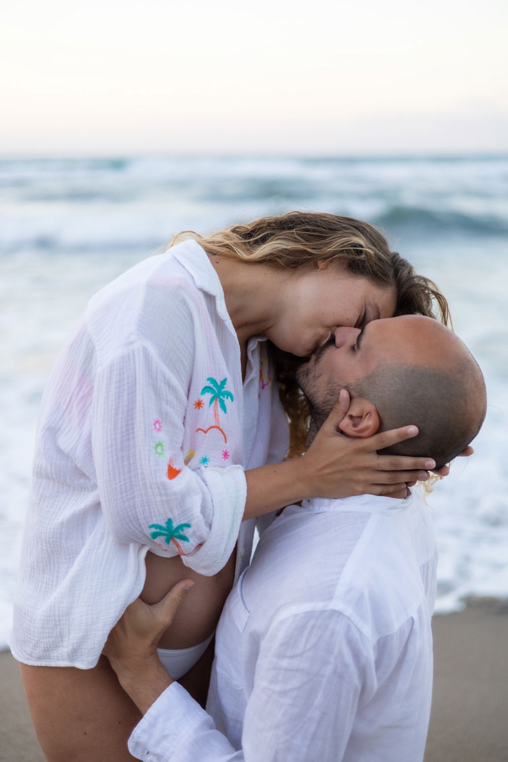 Beach Maternity Photoshoot in Rethymno, Crete – Pregnancy Portraits