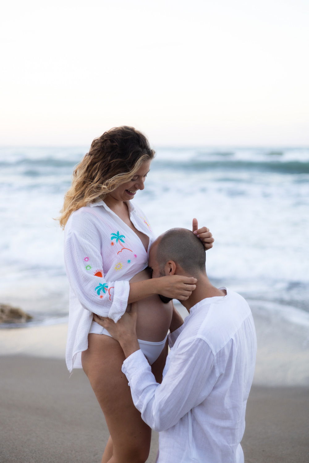 Beach Maternity Photoshoot in Rethymno, Crete – Pregnancy Portraits
