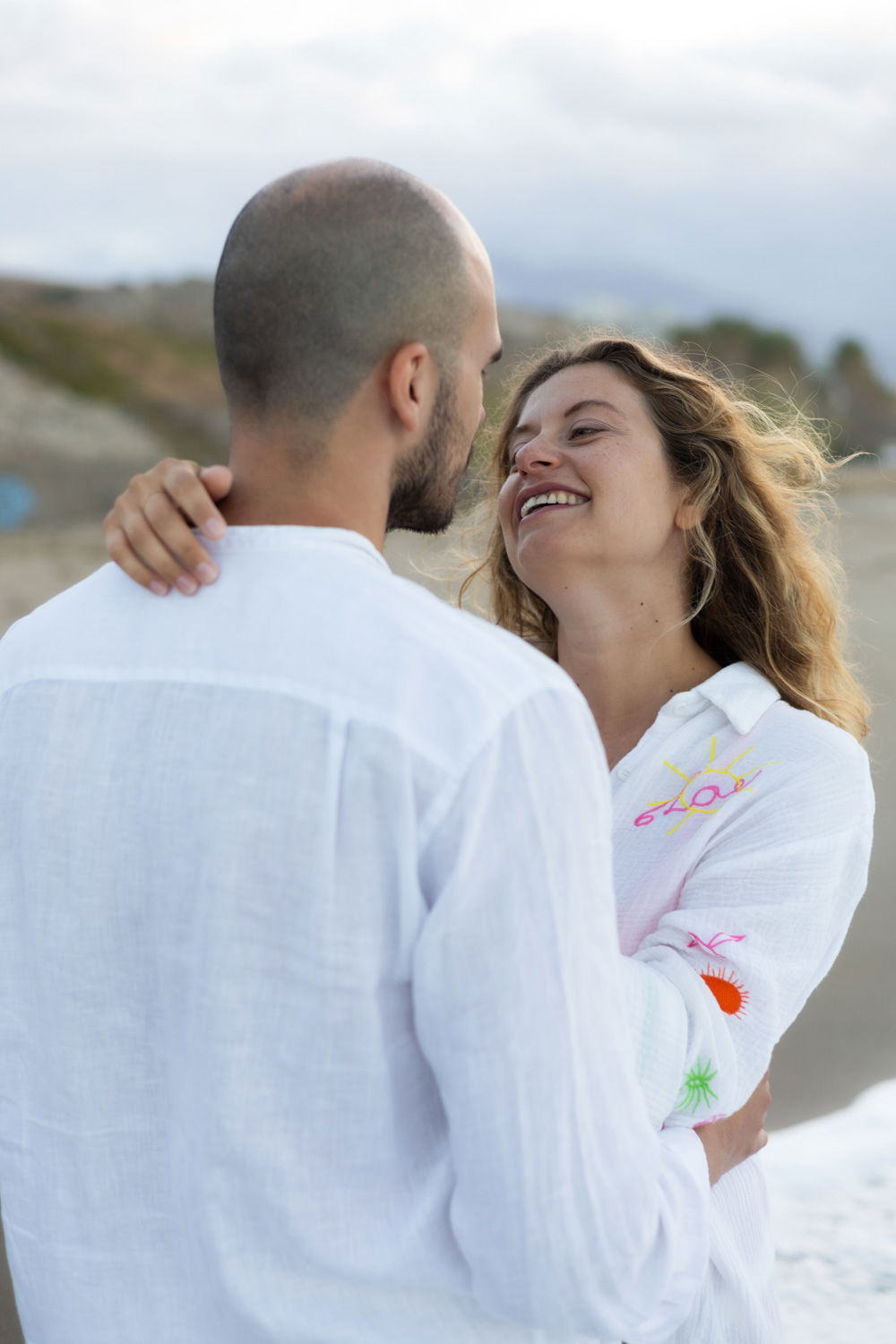 Beach Maternity Photoshoot in Rethymno, Crete – Pregnancy Portraits