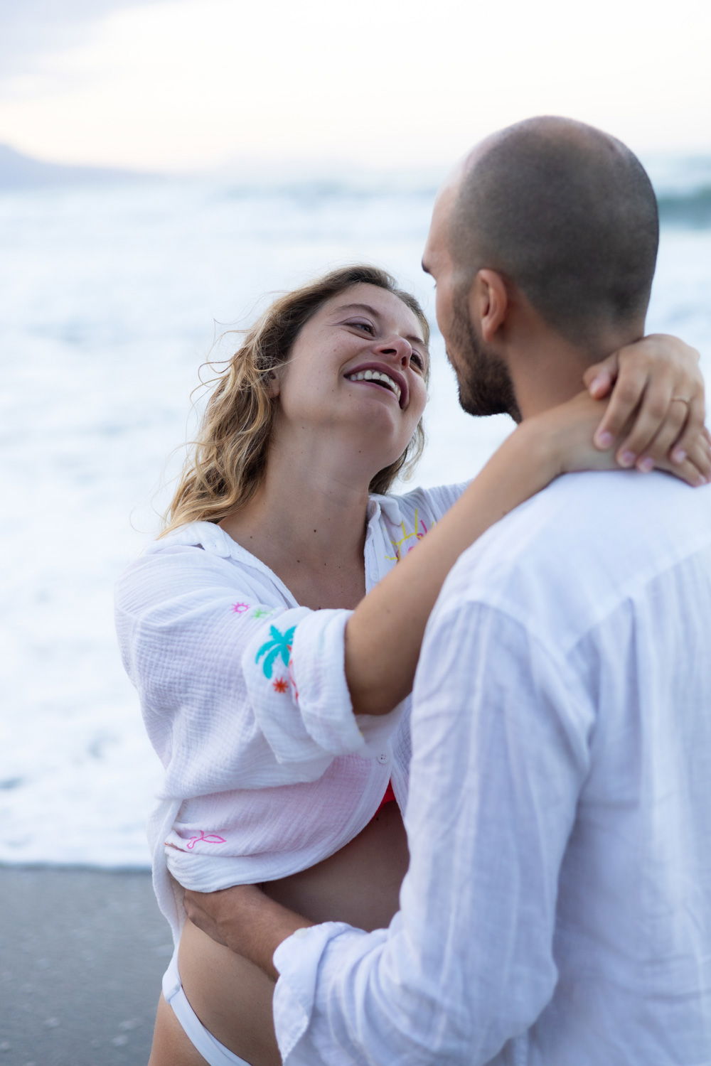 Beach Maternity Photoshoot in Rethymno, Crete – Pregnancy Portraits