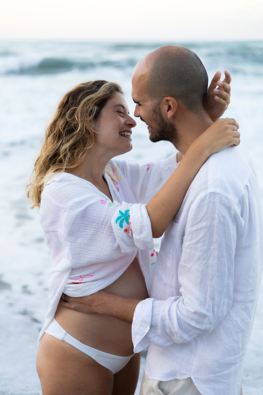 Beach Maternity Photoshoot in Rethymno, Crete – Pregnancy Portraits
