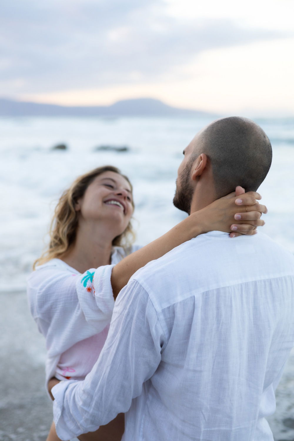Beach Maternity Photoshoot in Rethymno, Crete – Pregnancy Portraits