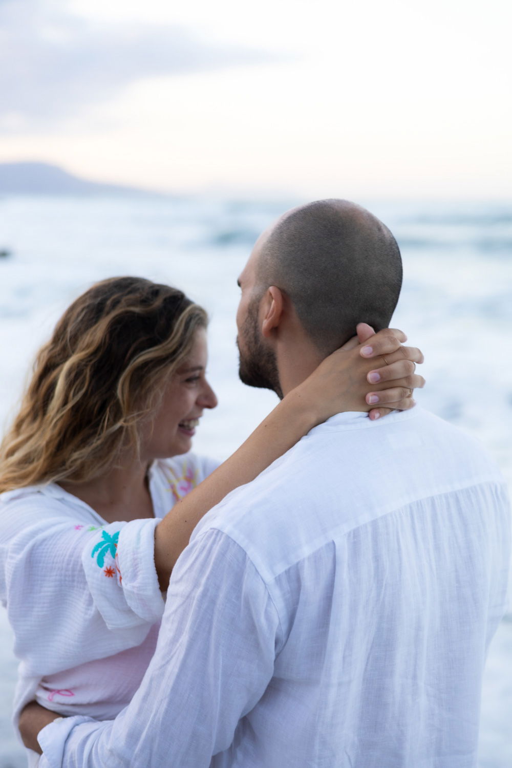 Beach Maternity Photoshoot in Rethymno, Crete – Pregnancy Portraits