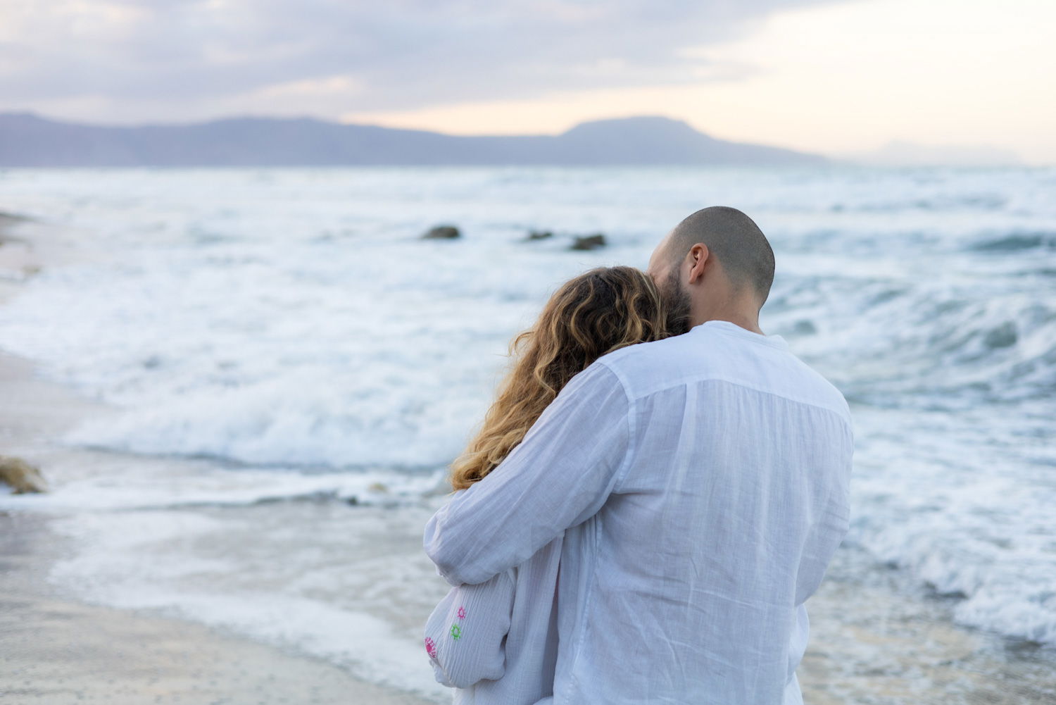 Beach Maternity Photoshoot in Rethymno, Crete – Pregnancy Portraits