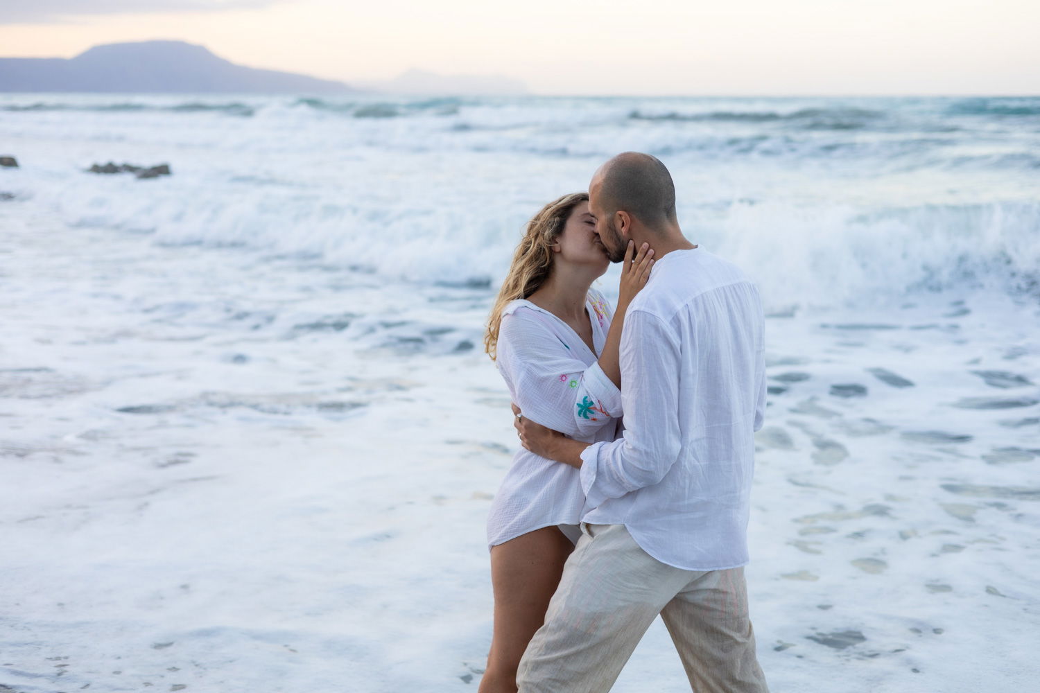 Beach Maternity Photoshoot in Rethymno, Crete – Pregnancy Portraits
