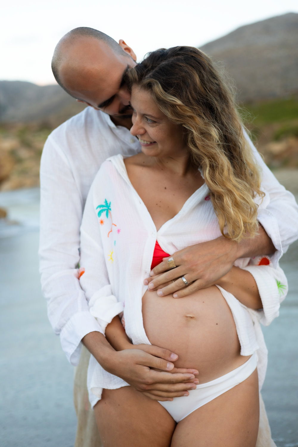 Beach Maternity Photoshoot in Rethymno, Crete – Pregnancy Portraits