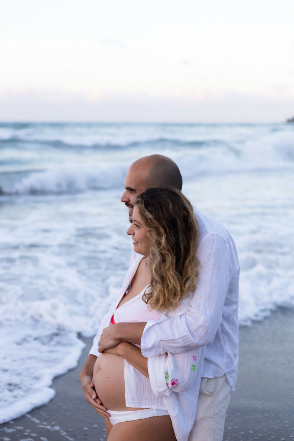 Beach Maternity Photoshoot in Rethymno, Crete – Pregnancy Portraits