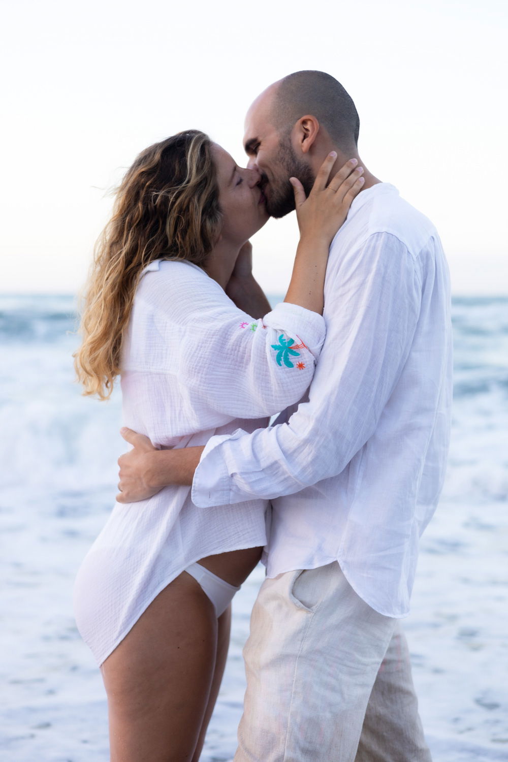 Beach Maternity Photoshoot in Rethymno, Crete – Pregnancy Portraits