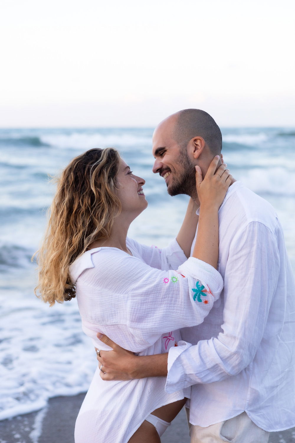 Beach Maternity Photoshoot in Rethymno, Crete – Pregnancy Portraits